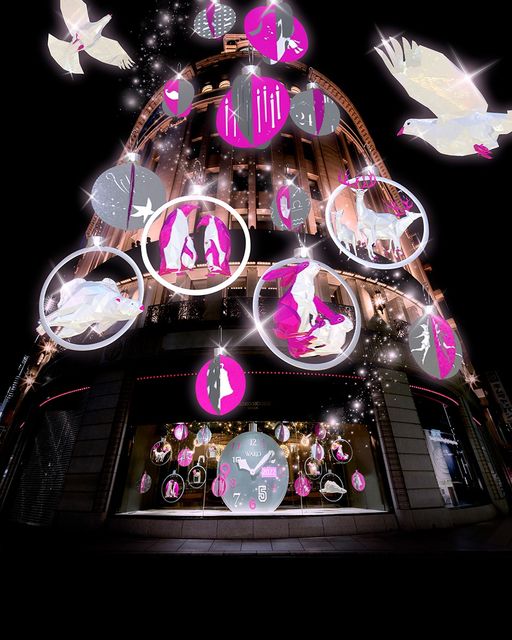 銀座和光のウィンドウからクリスマスオーナメントや鳩が飛び出すWebAR